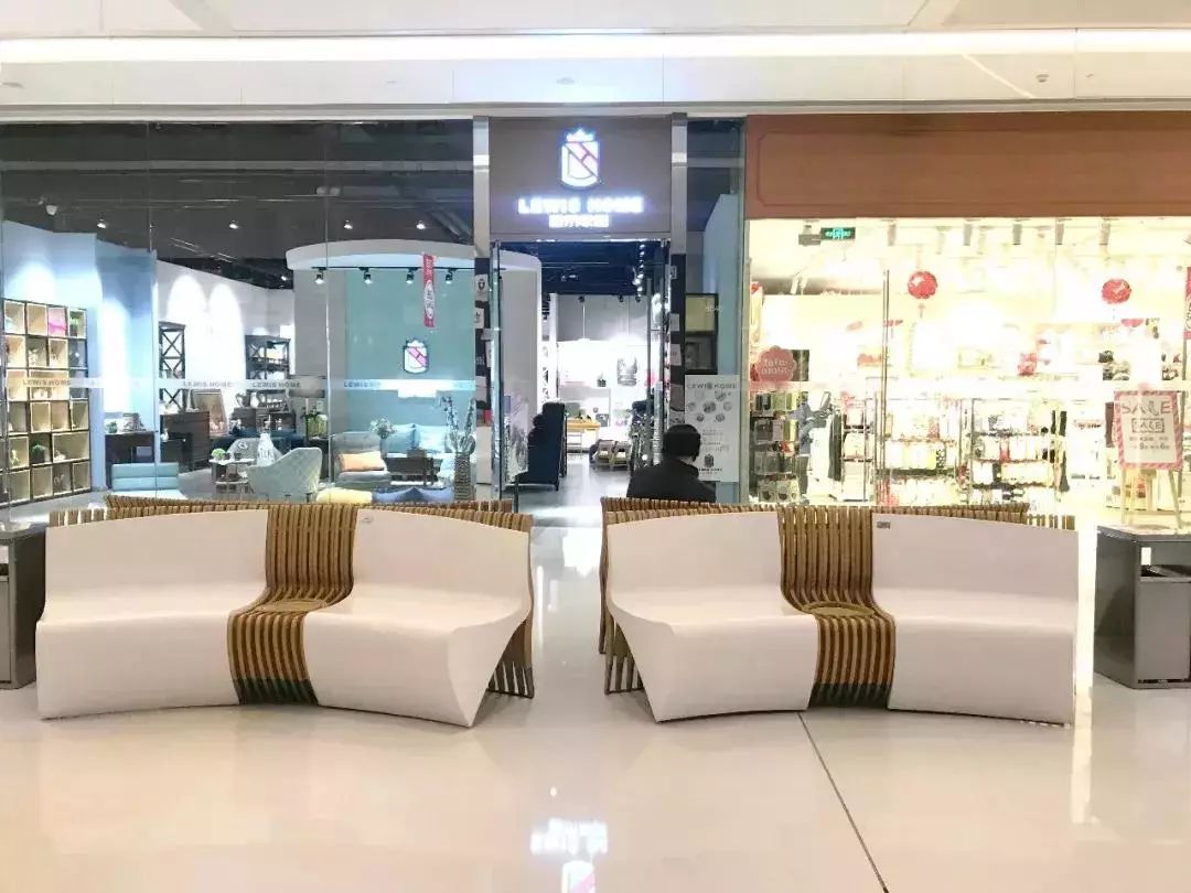 购物中心考察看什么?休息区,服务台,商圈,运营水平.